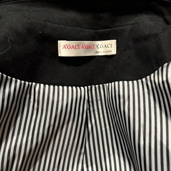 Agaci size Large cropped blazer in Size Large. Fully lined. - Picture 8 of 10